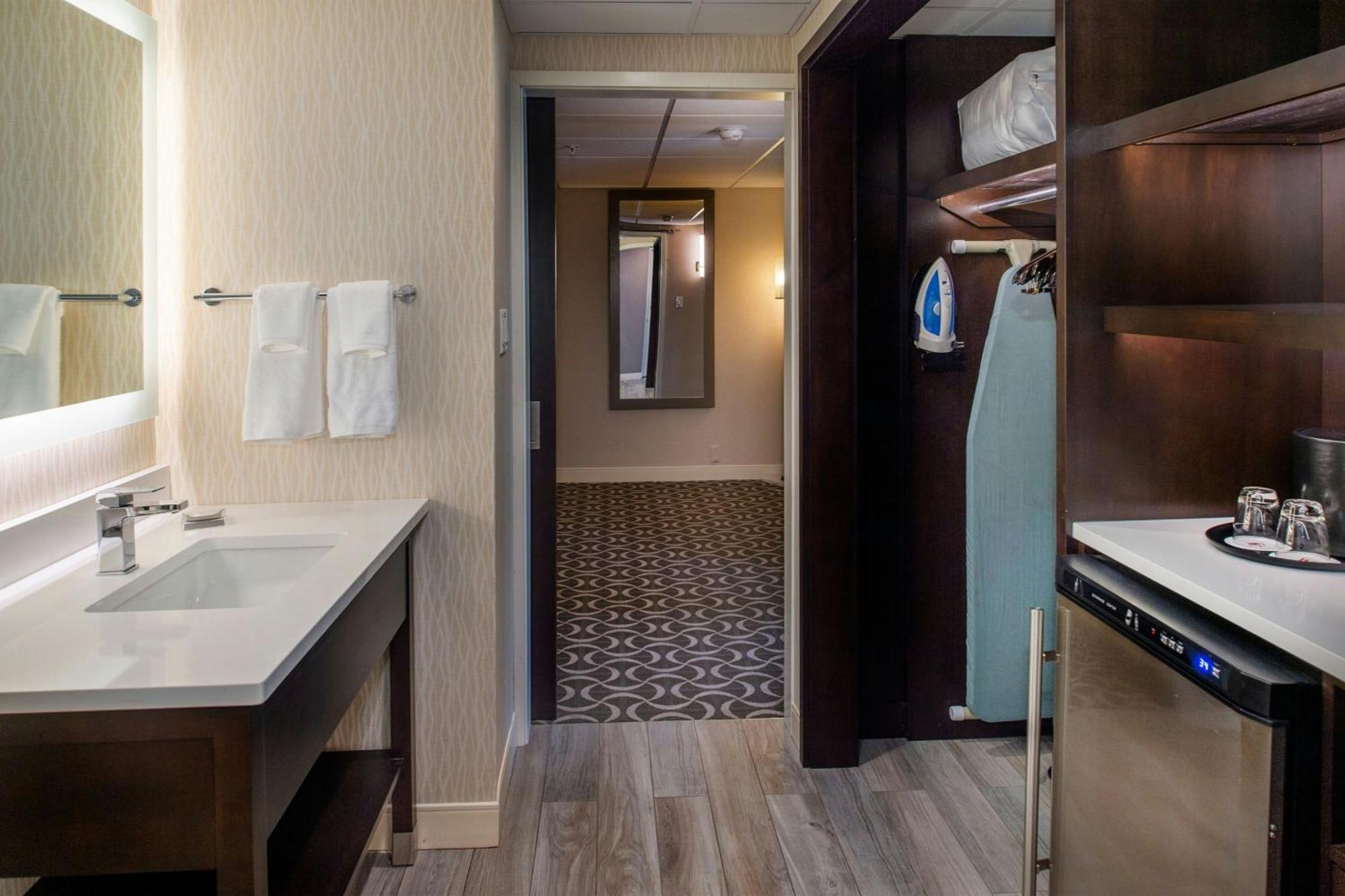 Отель Marriott St. Louis Airport Edmundson Экстерьер фото