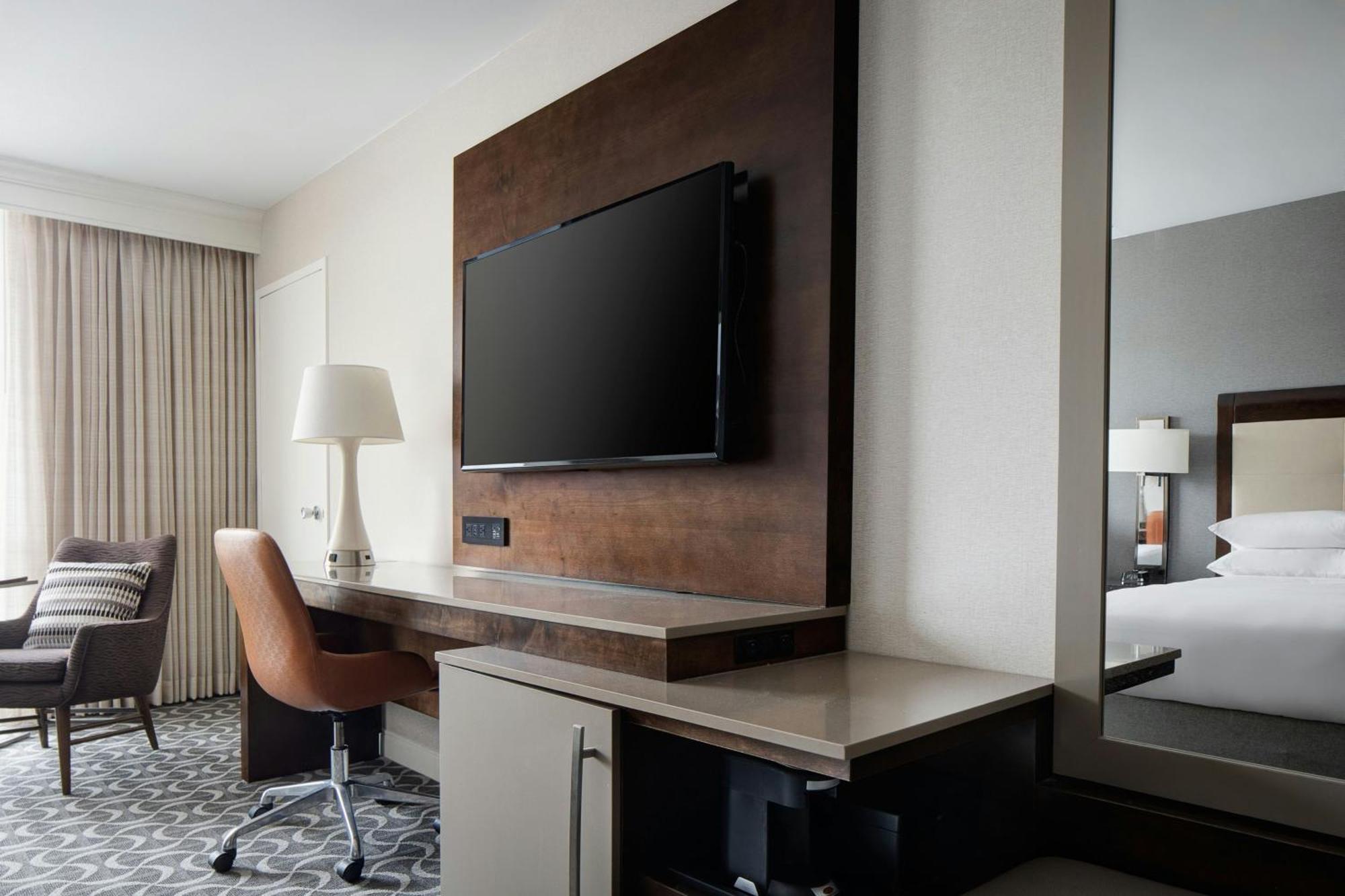 Отель Marriott St. Louis Airport Edmundson Экстерьер фото