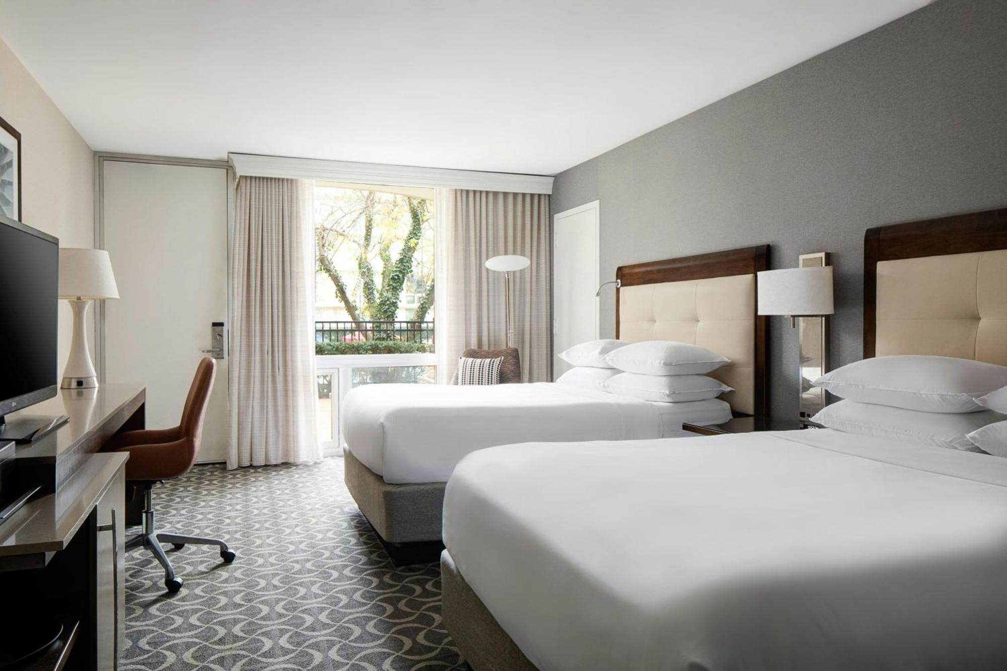 Отель Marriott St. Louis Airport Edmundson Экстерьер фото