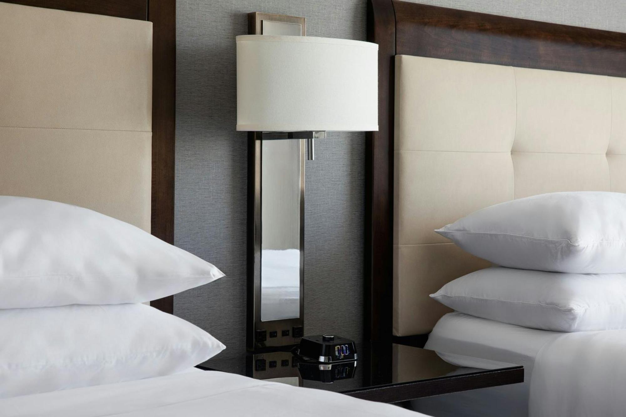 Отель Marriott St. Louis Airport Edmundson Экстерьер фото