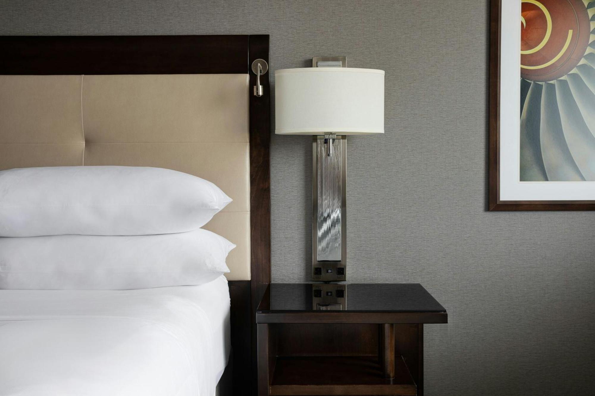 Отель Marriott St. Louis Airport Edmundson Экстерьер фото