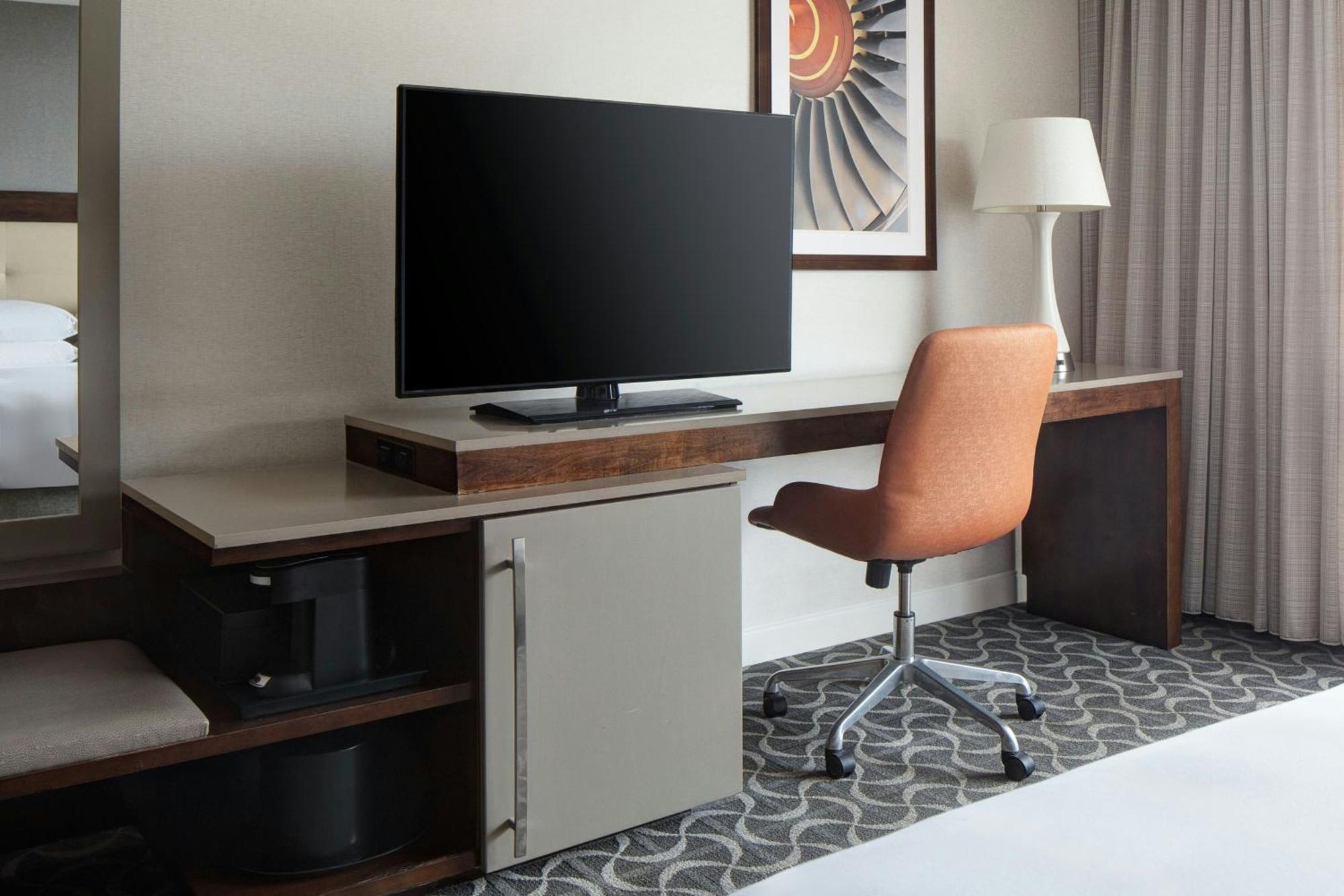 Отель Marriott St. Louis Airport Edmundson Экстерьер фото