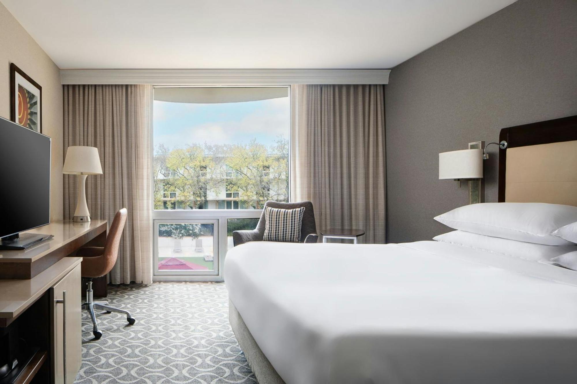 Отель Marriott St. Louis Airport Edmundson Экстерьер фото